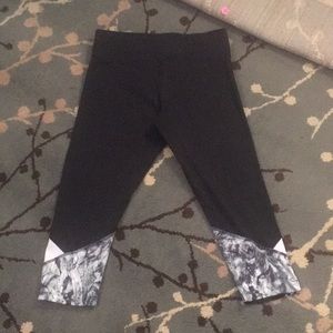 VS PINK cropped yoga pants